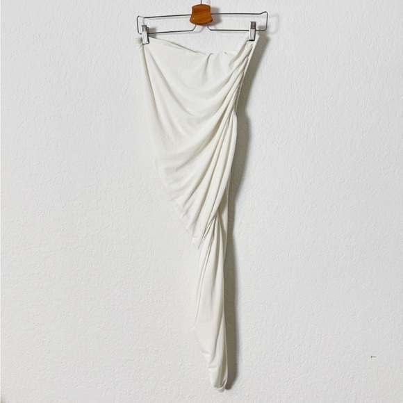 Norma Kamali Diana Ruched One-Shoulder Gown - Picture 6 of 10